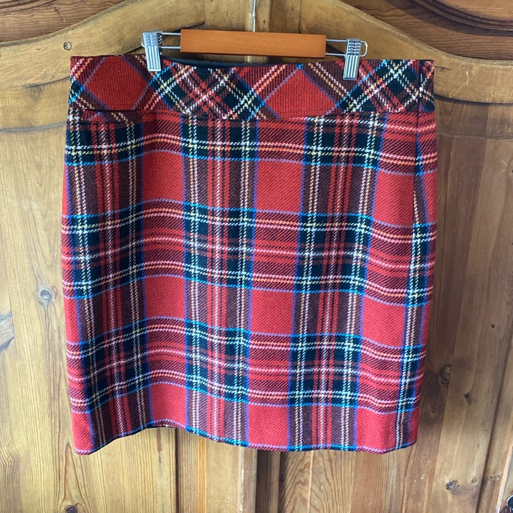 LL Bean Plaid (Lined) Wool Skirt in Excellent Preowned Condition. Like New!